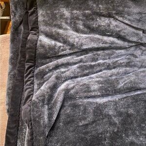 Kirkland Signature Queen Black fur Blanket Plush Bedding